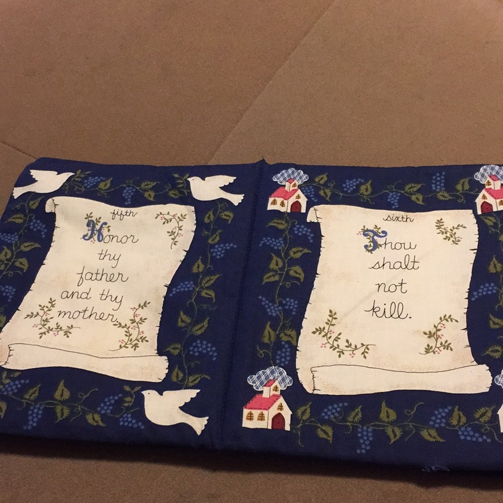 The Ten Commandments Cloth Book - Picture 4 of 8